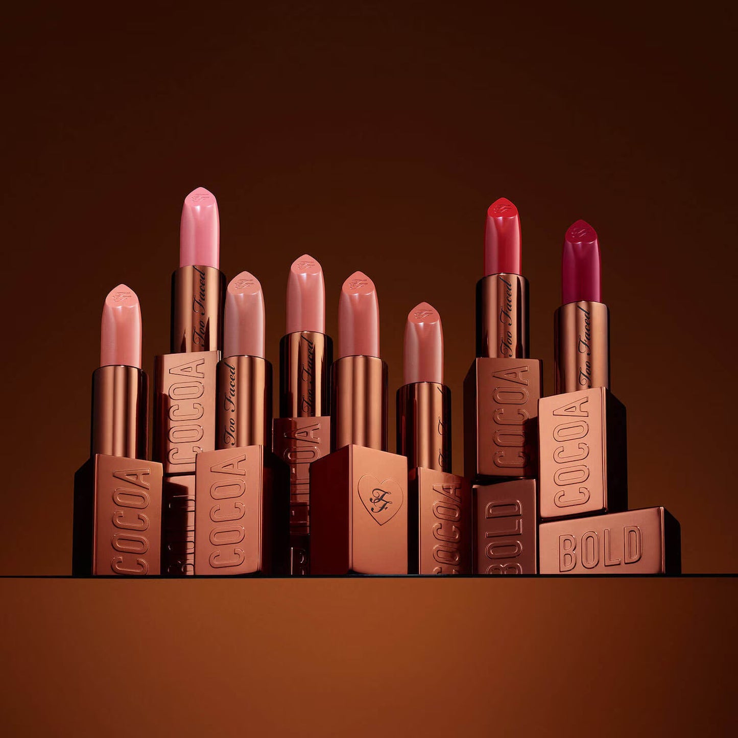 Too Faced Cocoa Bold Lipstick - Labial Cremoso de Alta Cobertura